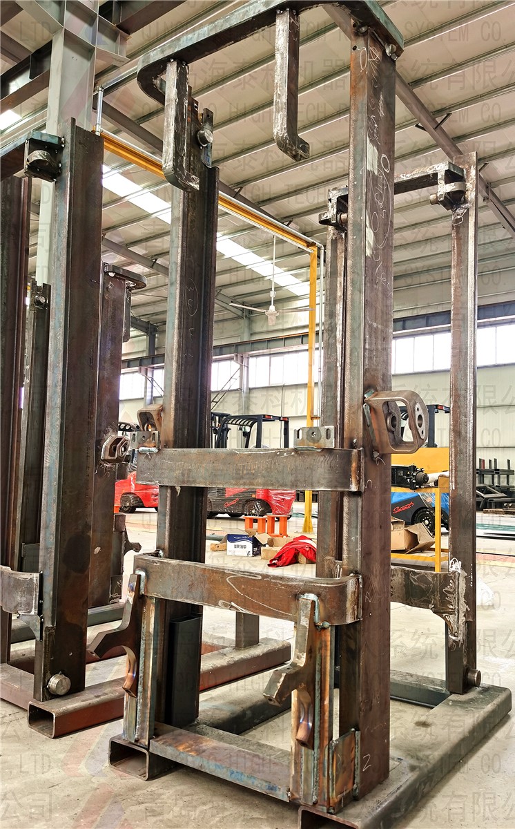 叉車內、外門架